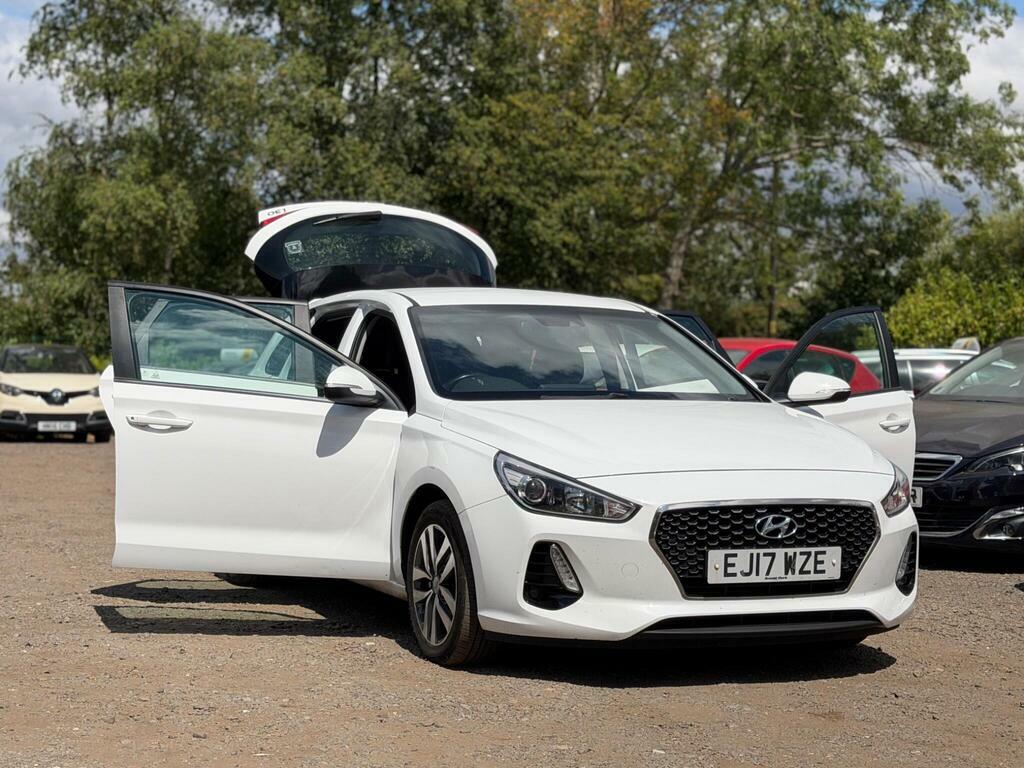 Hyundai I30 1.6 Crdi Blue Drive Se Nav Euro 6 Ss White #4