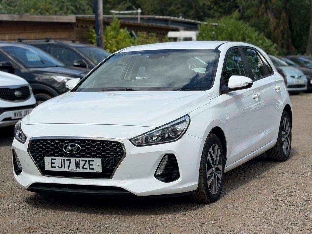 Hyundai I30 1.6 Crdi Blue Drive Se Nav Euro 6 Ss White #3