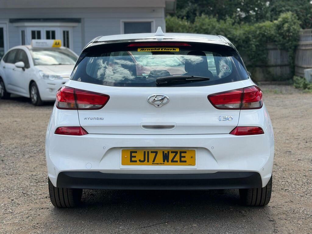 Hyundai I30 1.6 Crdi Blue Drive Se Nav Euro 6 Ss White #5