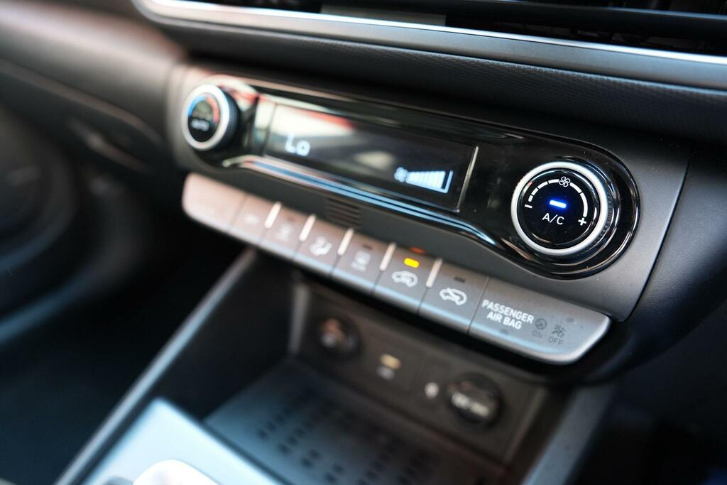 Hyundai Kona Automatic Black #40