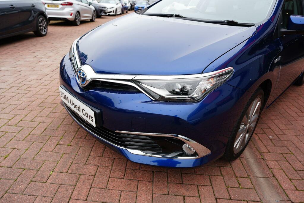 Toyota Auris White #68