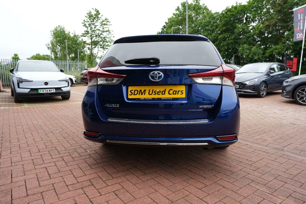 Toyota Auris White #22