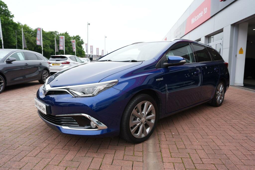 Toyota Auris White #15