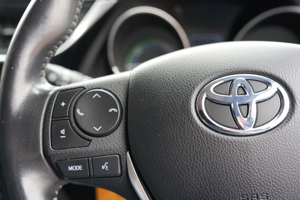 Toyota Auris White #48