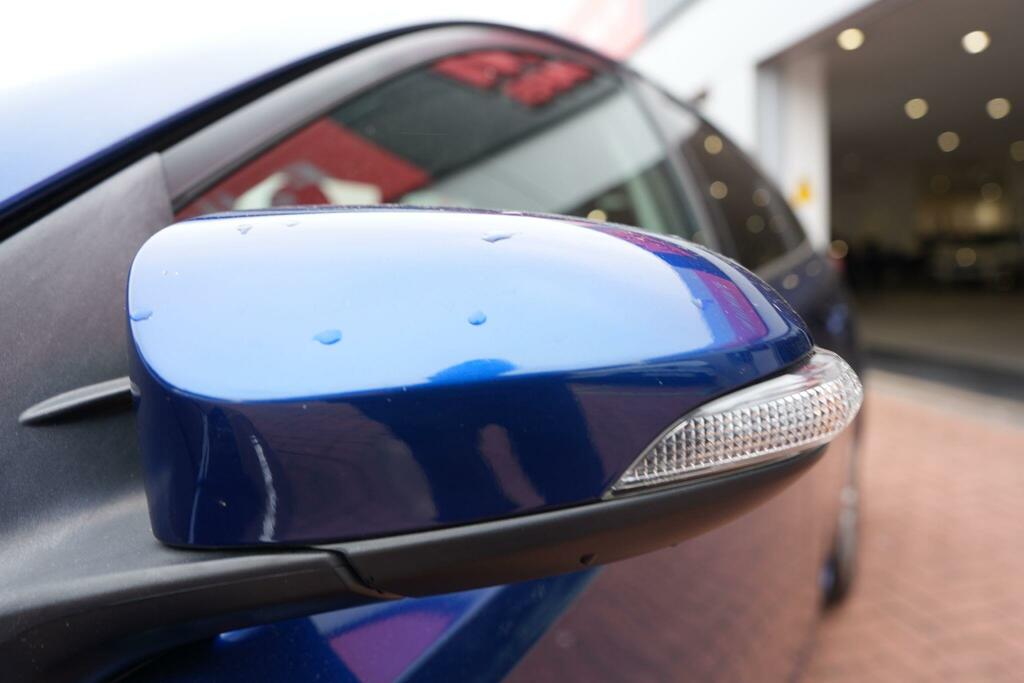 Toyota Auris White #58