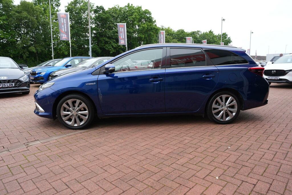 Toyota Auris White #20