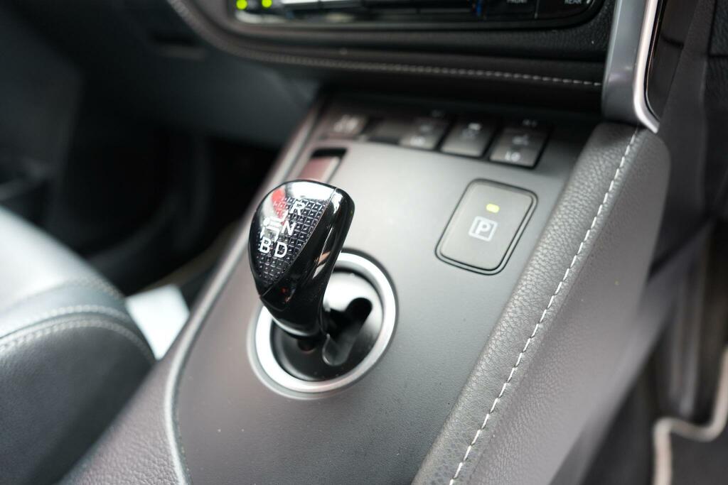 Toyota Auris White #31