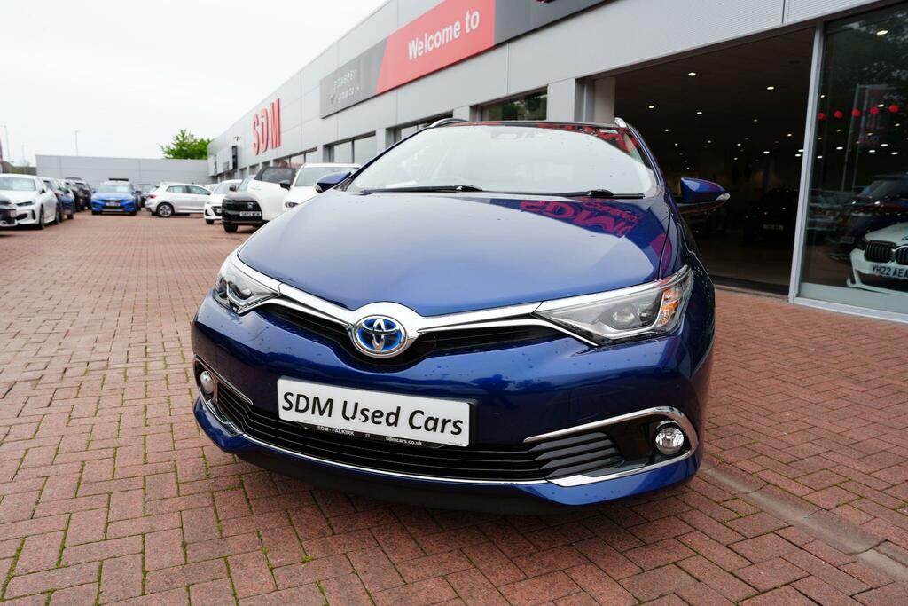 Toyota Auris White #13