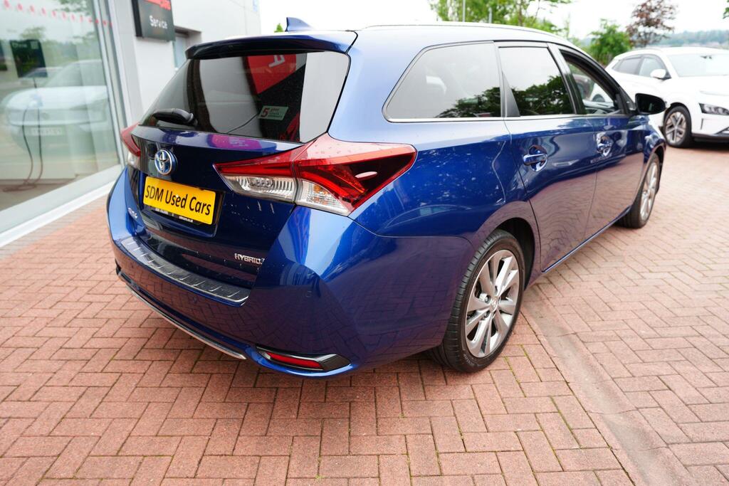 Toyota Auris White #25