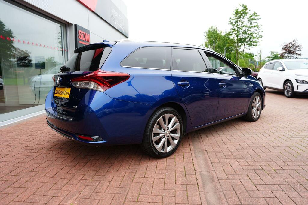 Toyota Auris White #26