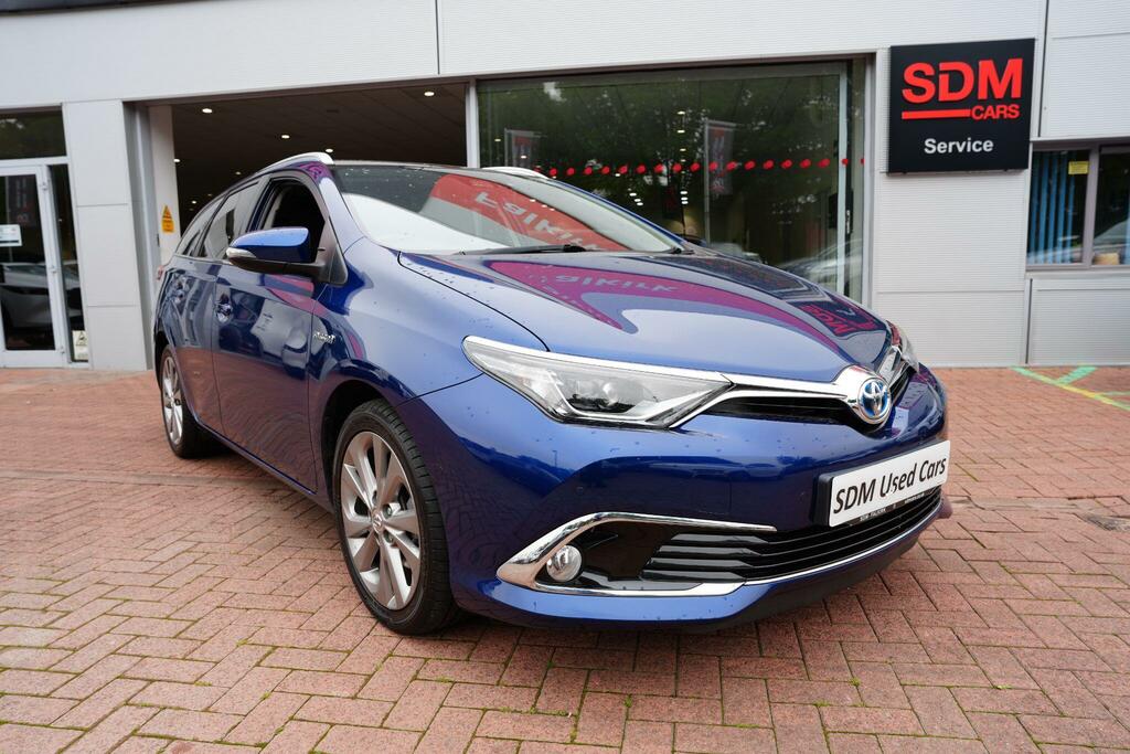 Toyota Auris White #9