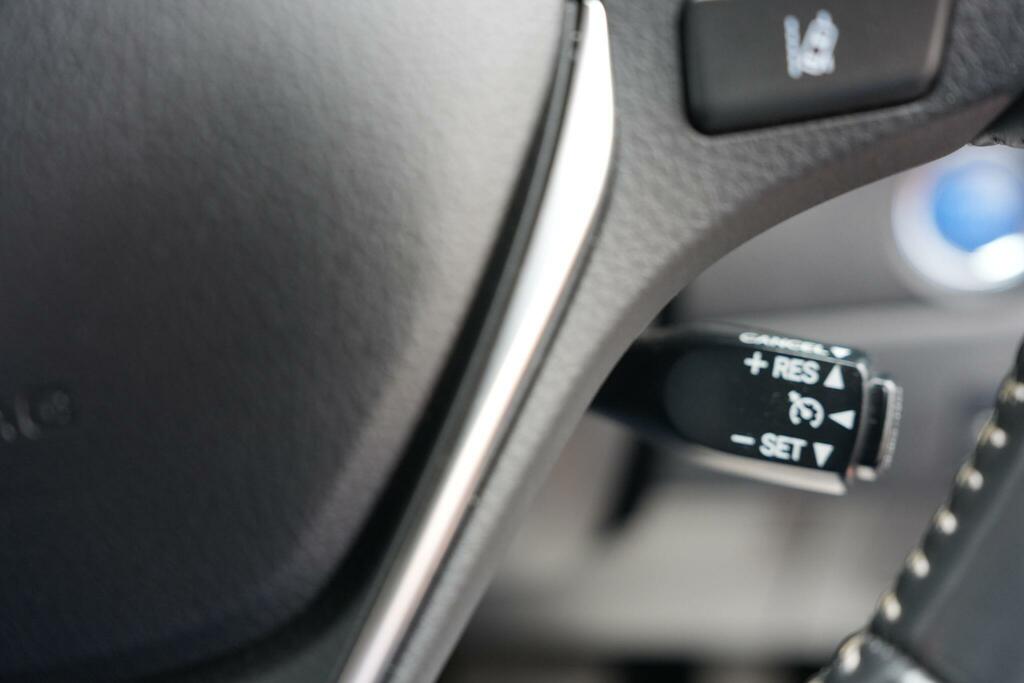 Toyota Auris White #50
