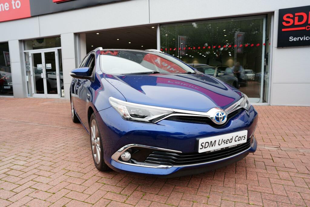 Toyota Auris White #10