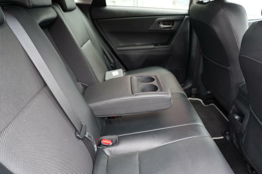 Toyota Auris White #42
