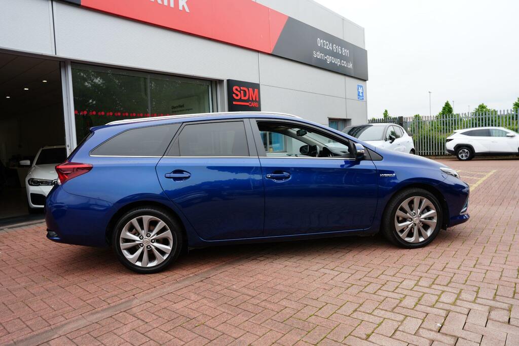 Toyota Auris White #23