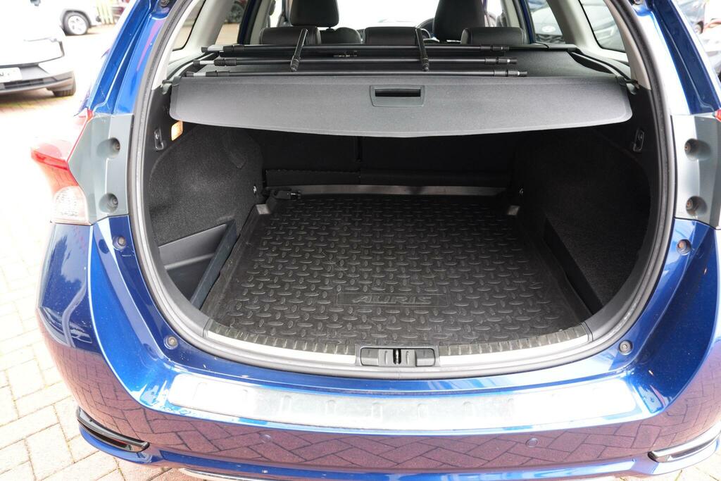 Toyota Auris White #59