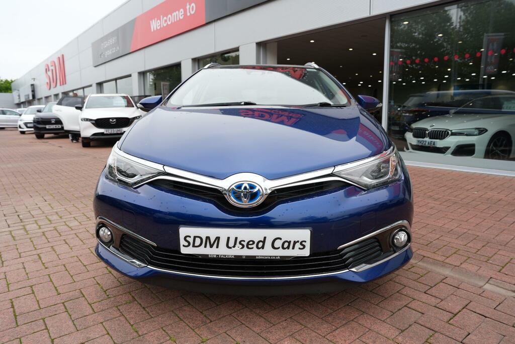 Toyota Auris White #12