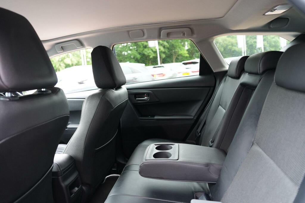 Toyota Auris White #37