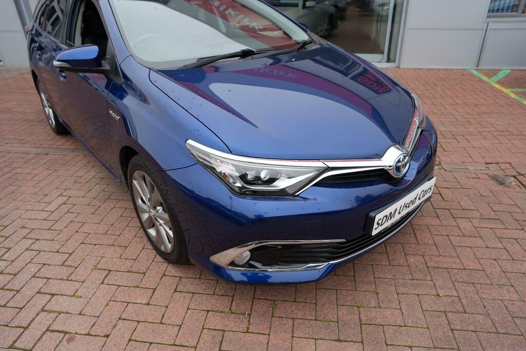 Toyota Auris White #8