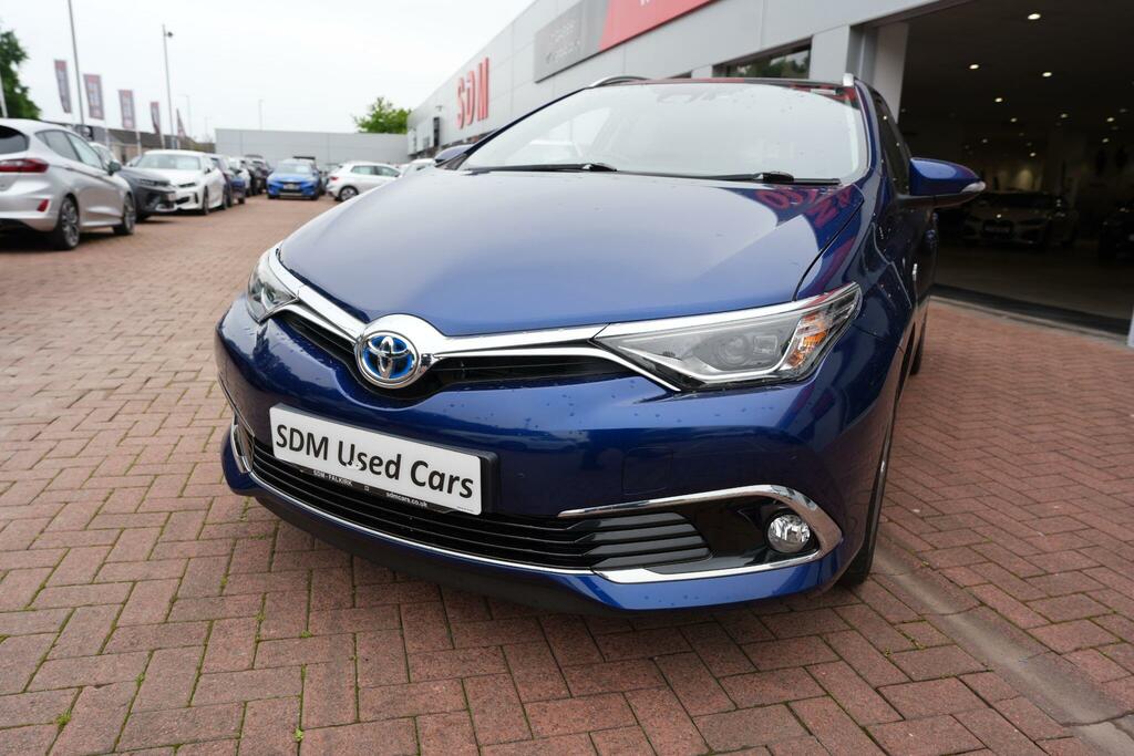 Toyota Auris White #14