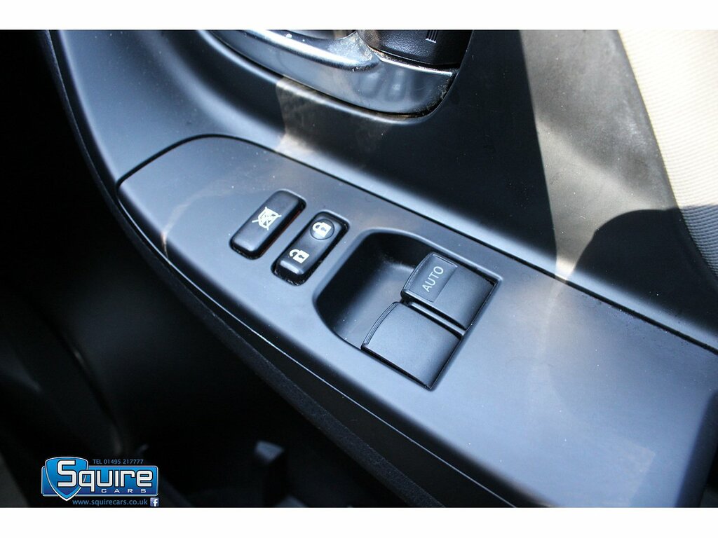 Toyota Yaris Dual Vvt-i Design U1632 Ulez Red #5