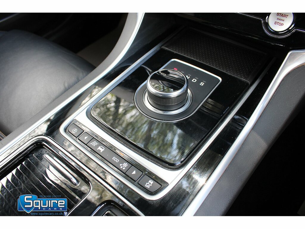 Jaguar XE I R-sport Black #8