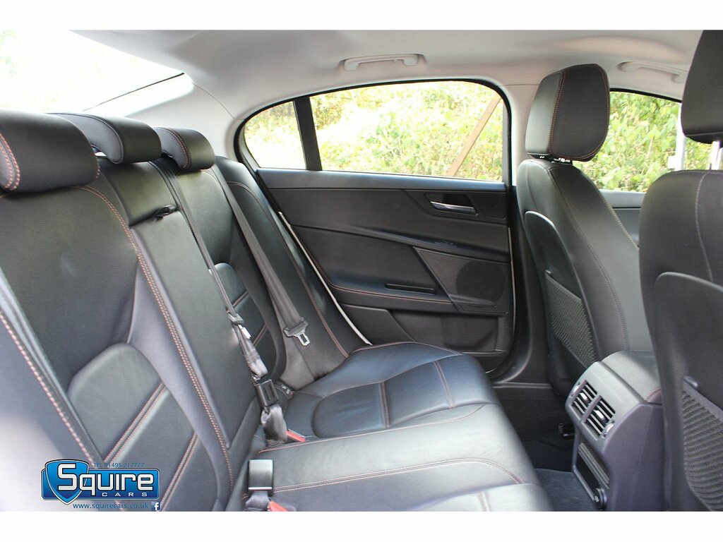 Jaguar XE I R-sport Black #15