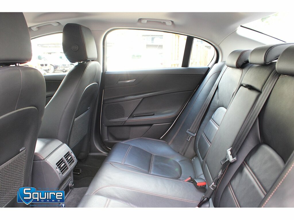 Jaguar XE I R-sport Black #20