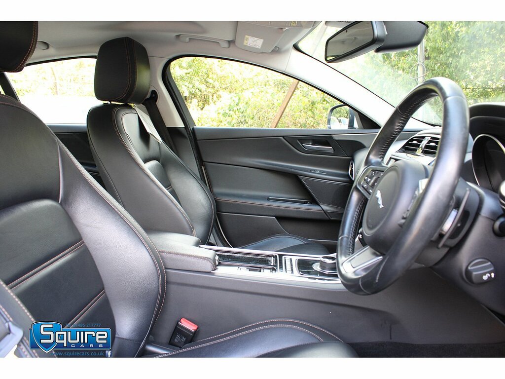 Jaguar XE I R-sport Black #11