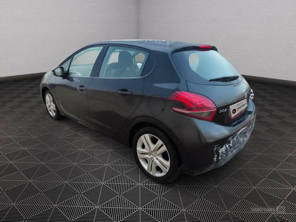 Peugeot 208 1.2 Puretech 82 Active Black #2