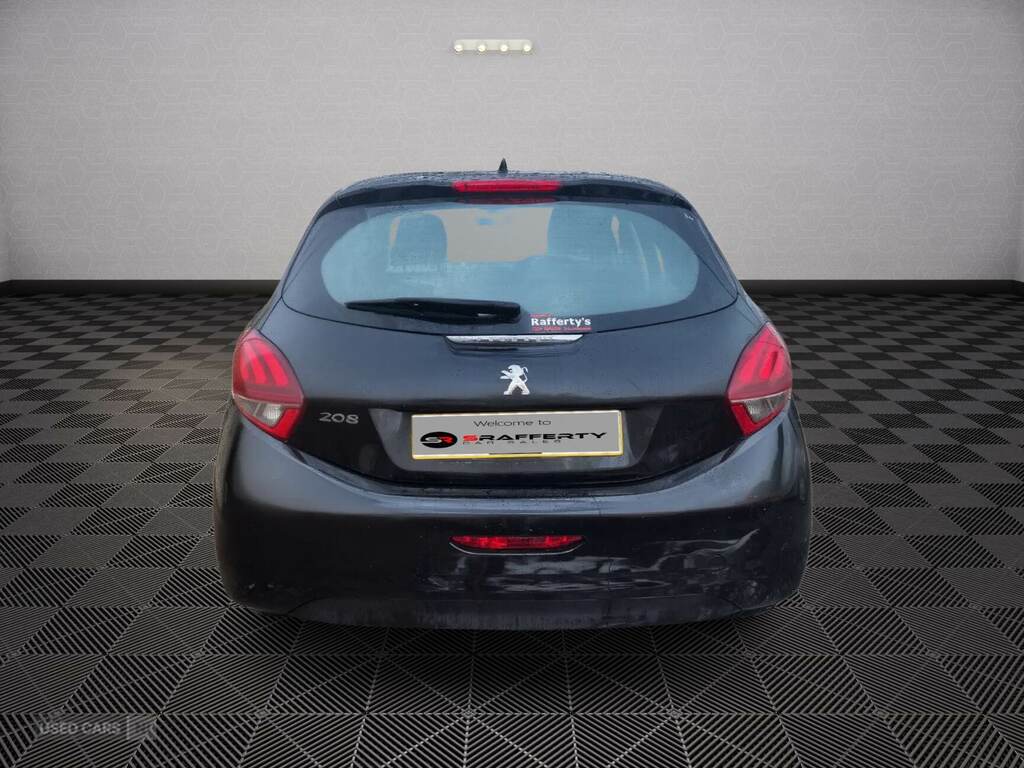 Peugeot 208 1.2 Puretech 82 Active Black #3