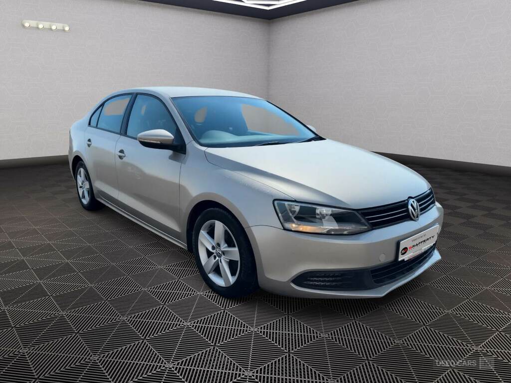 Volkswagen Jetta 1.6 Tdi Cr Bluemotion Tech Se Silver