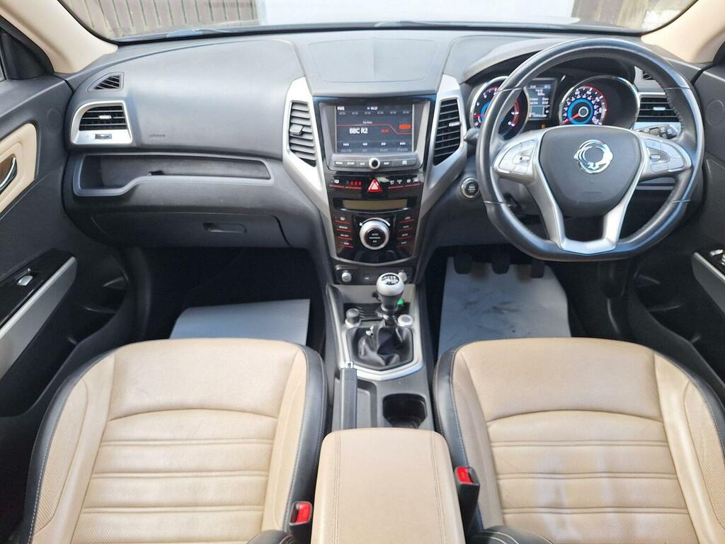 SsangYong Tivoli E-xgi Elx White #10