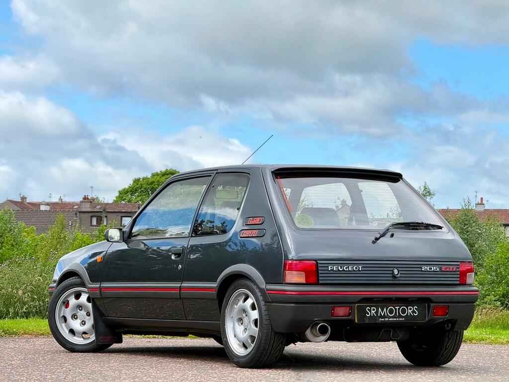 Peugeot 205 Hatchback White #18