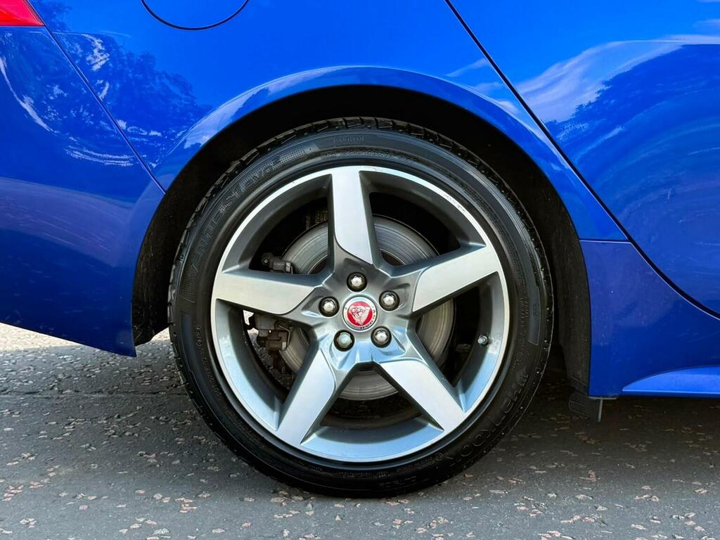 Jaguar XE 2.0 D180 R-dynamic Vq Black #30