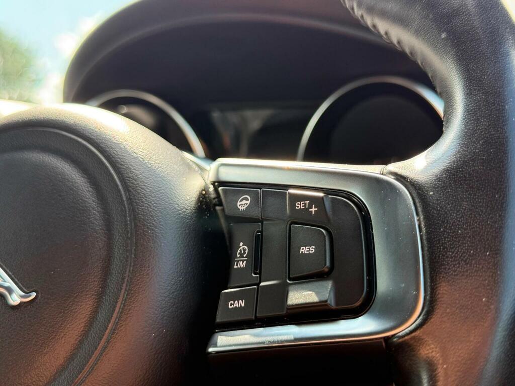 Jaguar XE 2.0 D180 R-dynamic Vq Black #23