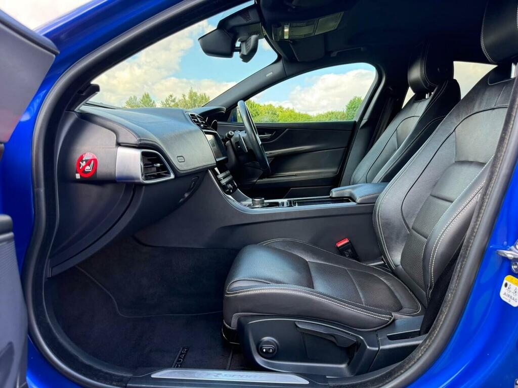 Jaguar XE 2.0 D180 R-dynamic Vq Black #47