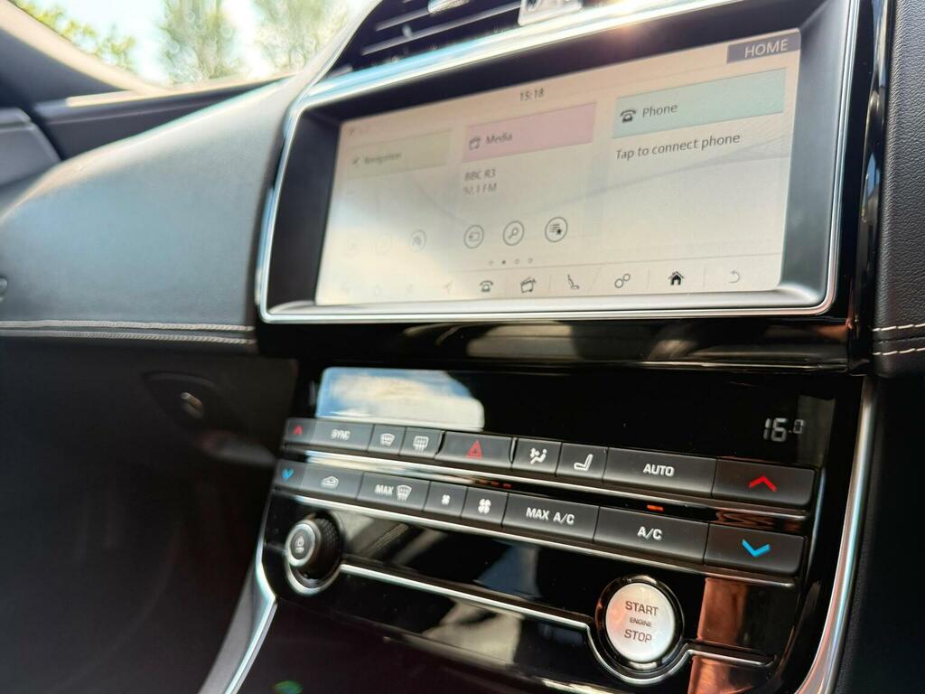Jaguar XE 2.0 D180 R-dynamic Vq Black #31