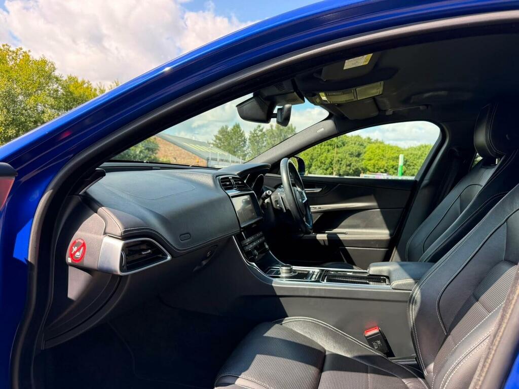 Jaguar XE 2.0 D180 R-dynamic Vq Black #44