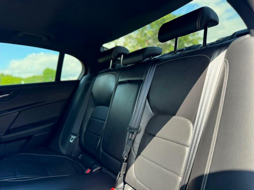 Jaguar XE 2.0 D180 R-dynamic Vq Black #19