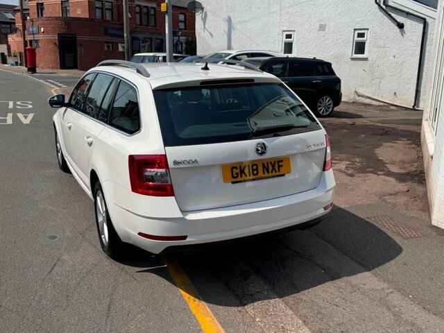 Skoda Octavia Tsi Act Se Technology White #5