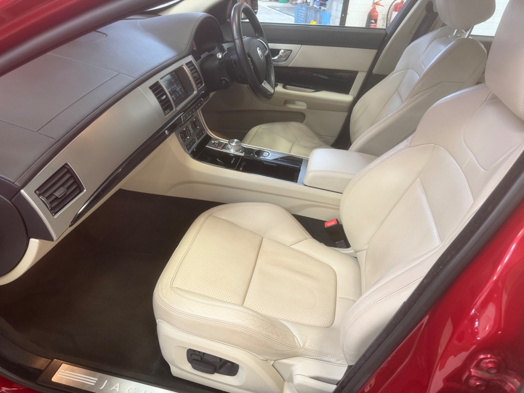 Jaguar XF Xf Premium Luxury Sportbrake D Grey #19