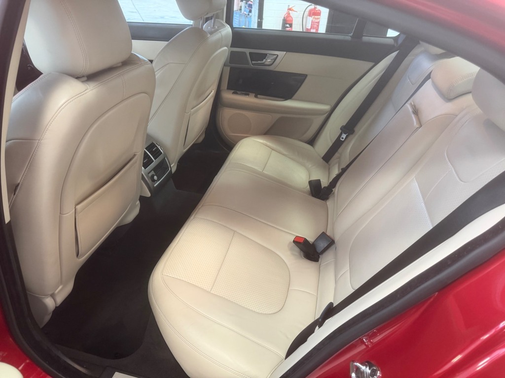 Jaguar XF Xf Premium Luxury Sportbrake D Grey #16