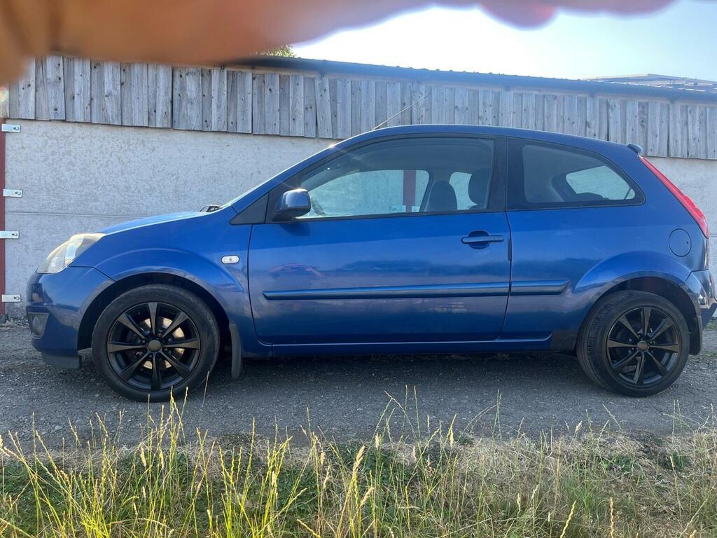 Ford Fiesta Hatchback Purple #4