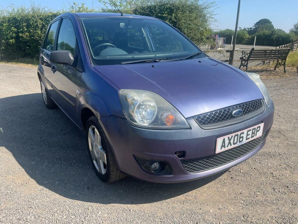 Ford Fiesta Hatchback Silver #1