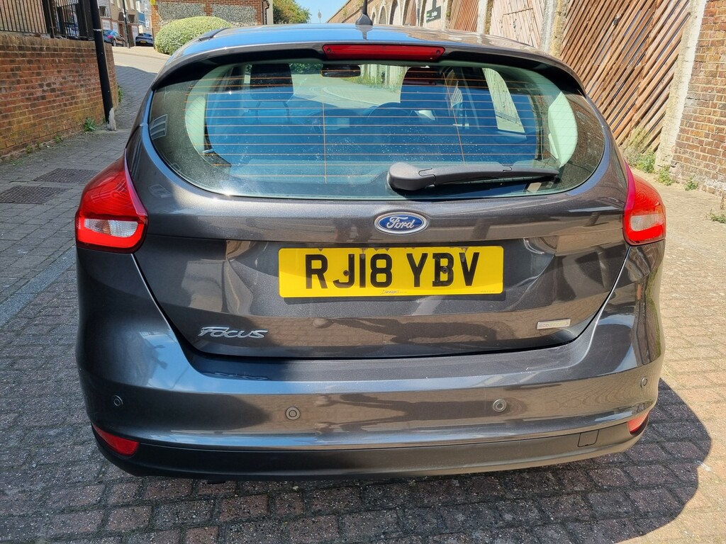 Ford Focus Hatchback 1.0 T Ecoboost Titanium 2018 RJ18YBV Grey #5