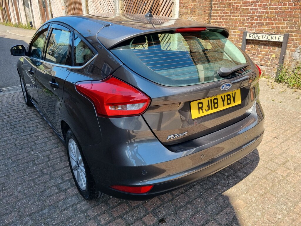 Ford Focus Hatchback 1.0 T Ecoboost Titanium 2018 RJ18YBV Grey #4