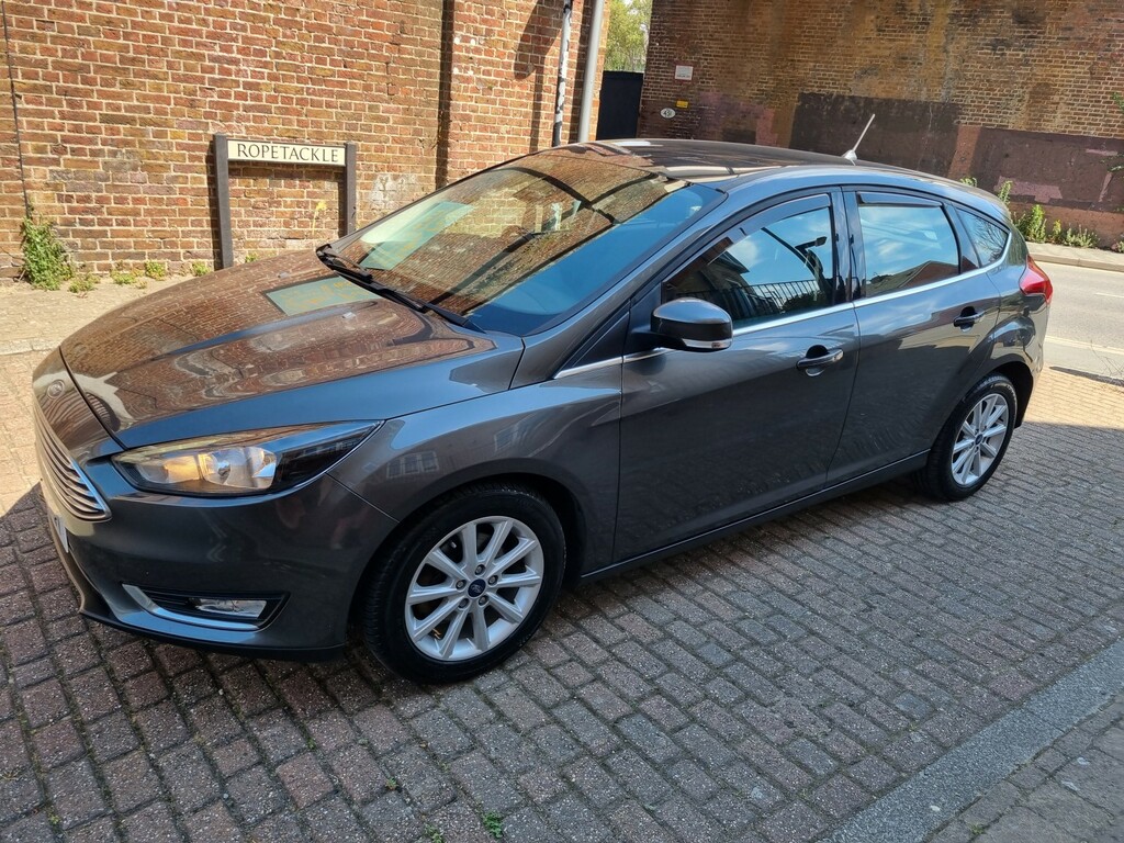 Ford Focus Hatchback 1.0 T Ecoboost Titanium 2018 RJ18YBV Grey #3