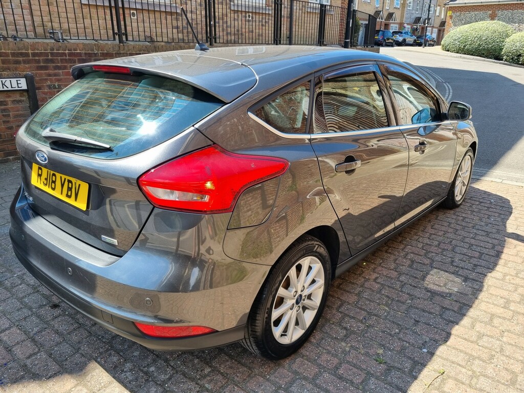 Ford Focus Hatchback 1.0 T Ecoboost Titanium 2018 RJ18YBV Grey #6