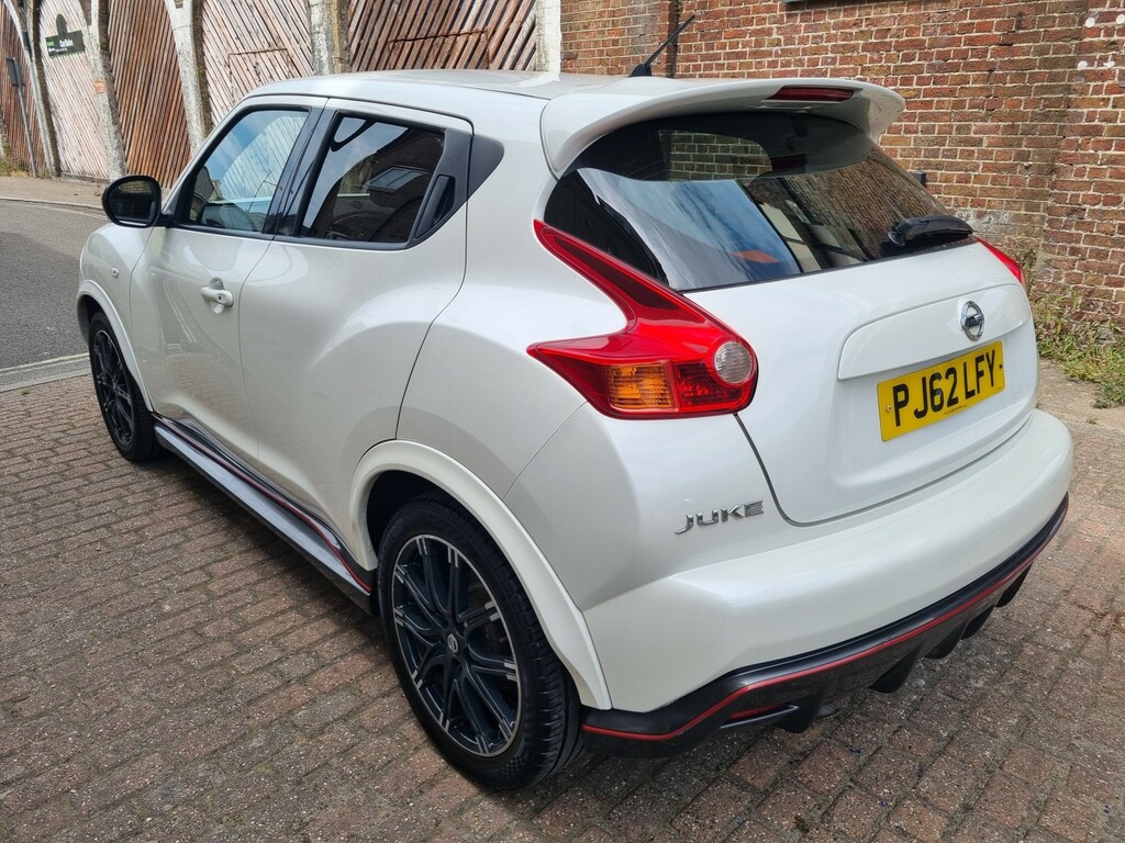 Nissan Juke Suv 1.6 Dig-t Nismo 2013 PJ62LFY White #4